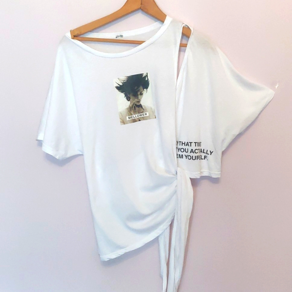 Women's shirt with short sleeves